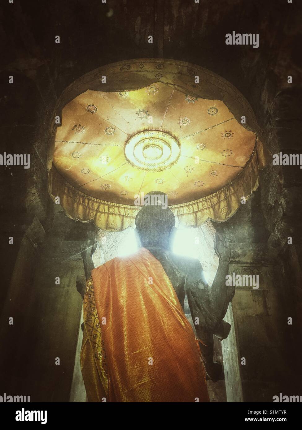 Una statua della divinità Indù Vishnu a Angkor Wat Foto Stock
