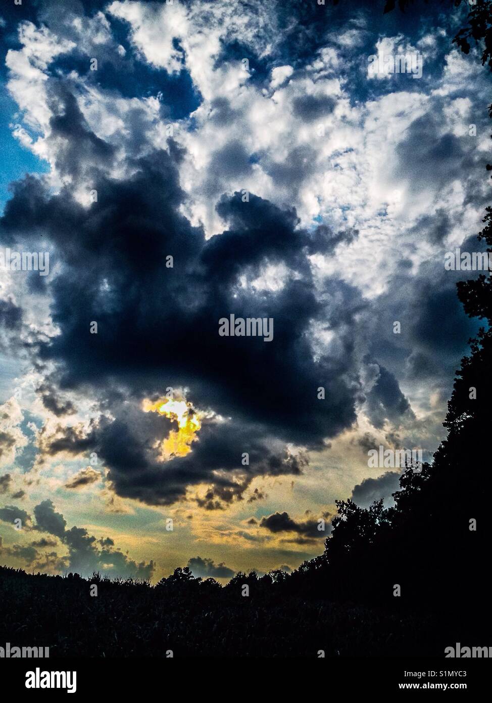 Le dense nubi, filtro drammatico Foto Stock