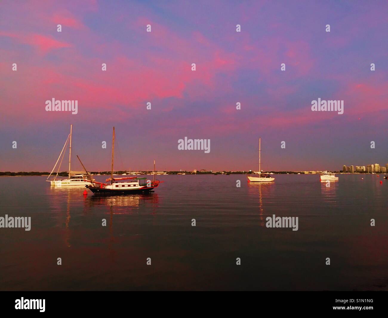 Vivid tramonto sulla Gold Coast di Queensland in Australia Foto Stock