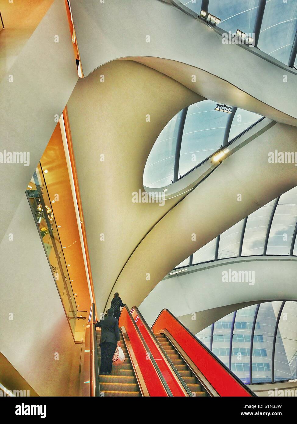 Interno del nuovo complesso a Grand Central Station precedentemente noto come stazione di New Street, Birmingham, Regno Unito Foto Stock