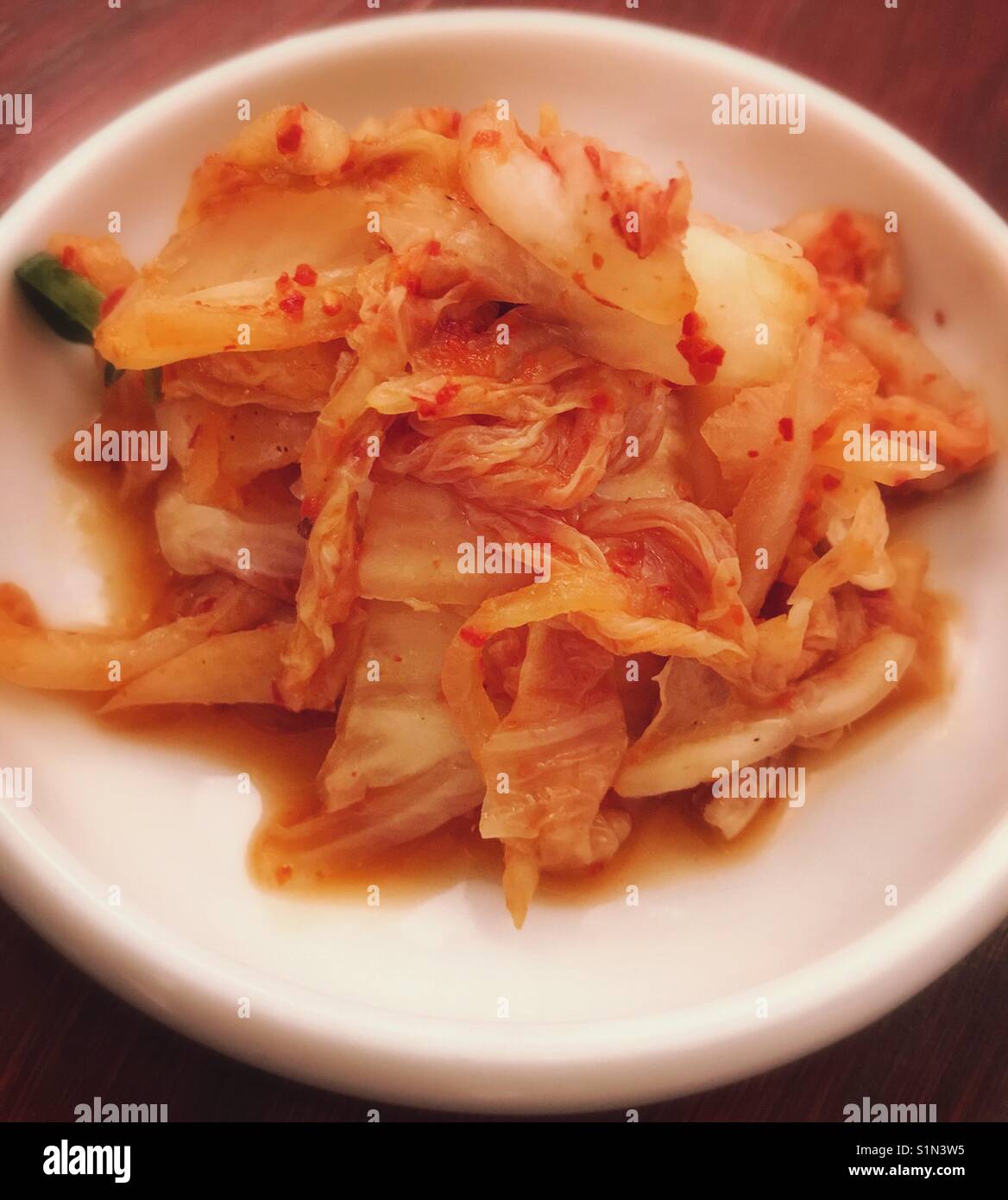 Kimchi coreano piccante cavolo sott'aceto Foto stock - Alamy