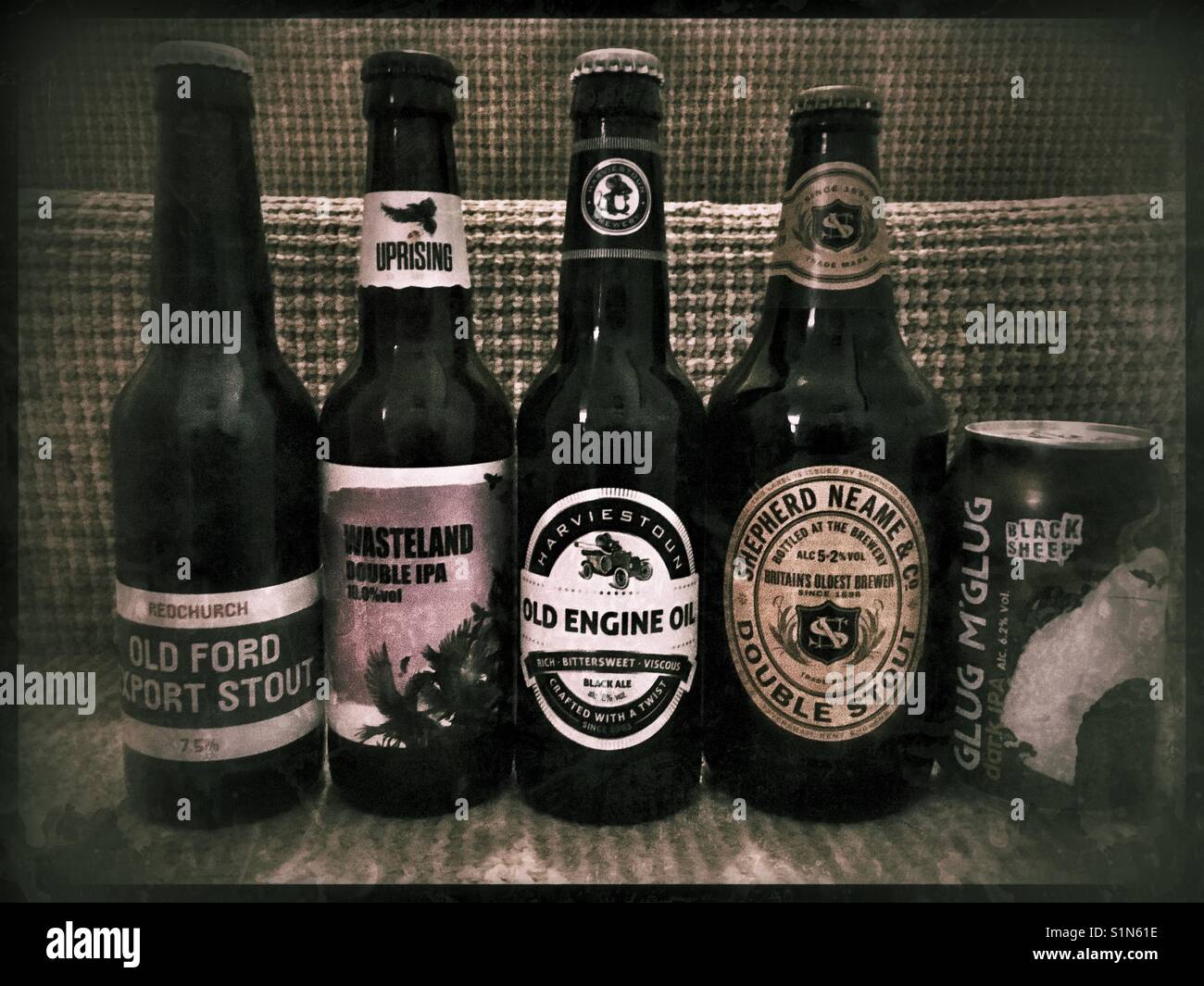 Una selezione di imbarcazioni Stout, facchini e Double IPA. Foto Stock