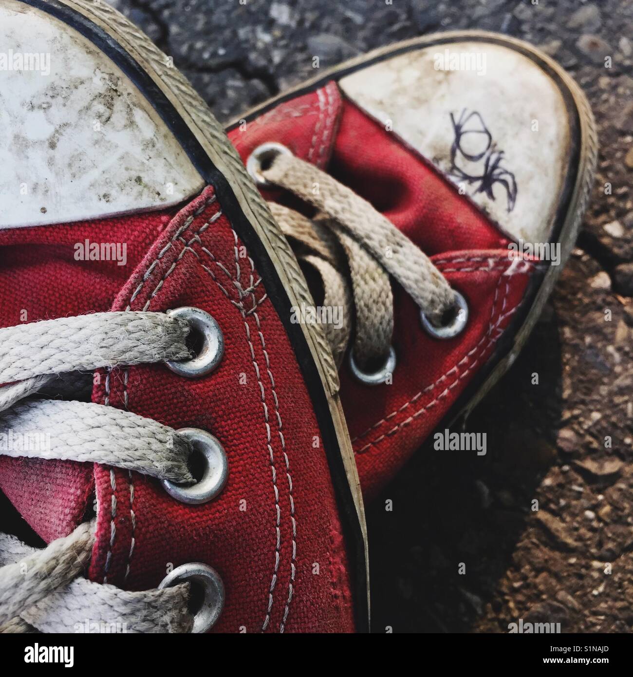 Converse Scarpe Immagini e Fotos Stock - Alamy