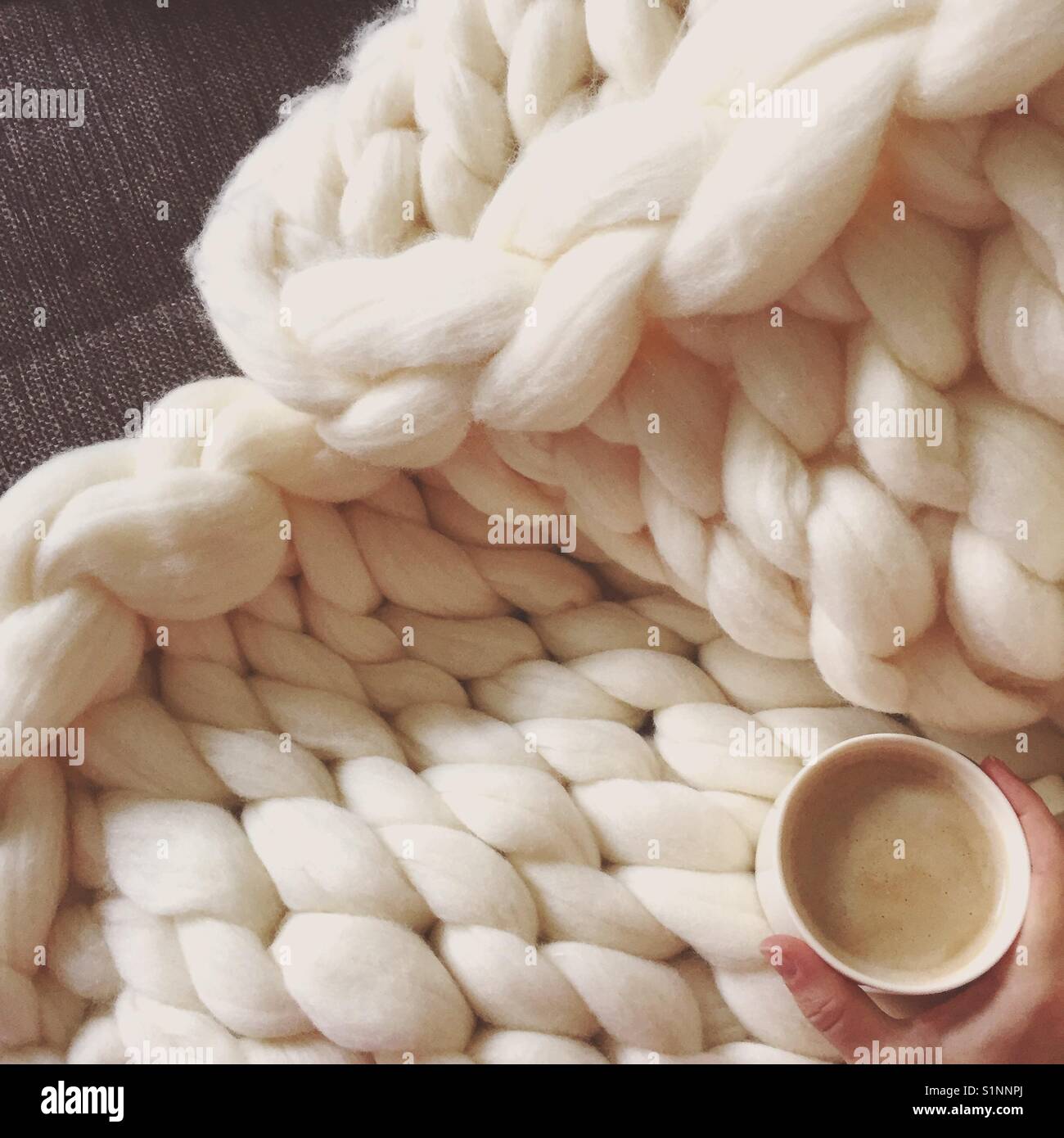 Tazza gigante di caffè immagini e fotografie stock ad alta risoluzione -  Alamy