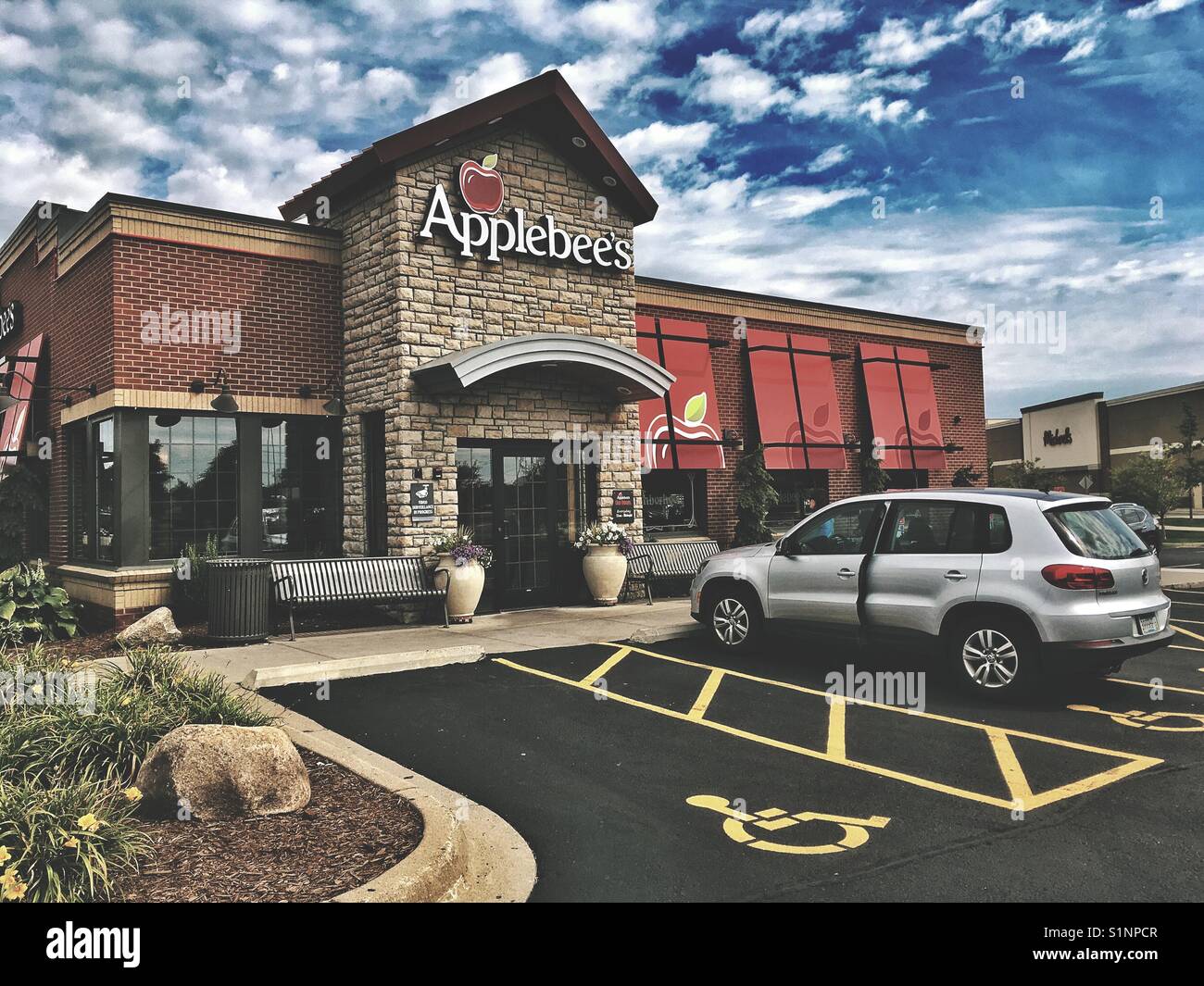 Applebee's ristorante con parcheggio per disabili - Immagine stock catturata con smartphone