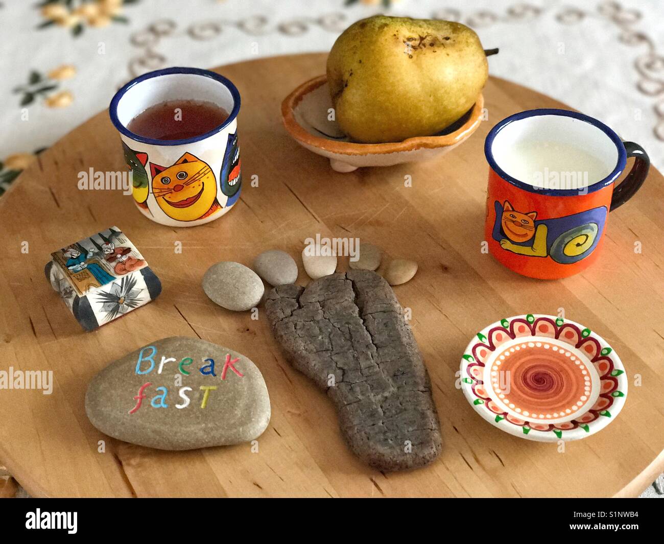 Semplice colazione biologica, primo passo abete un buon giorno - Immagine stock catturata con smartphone