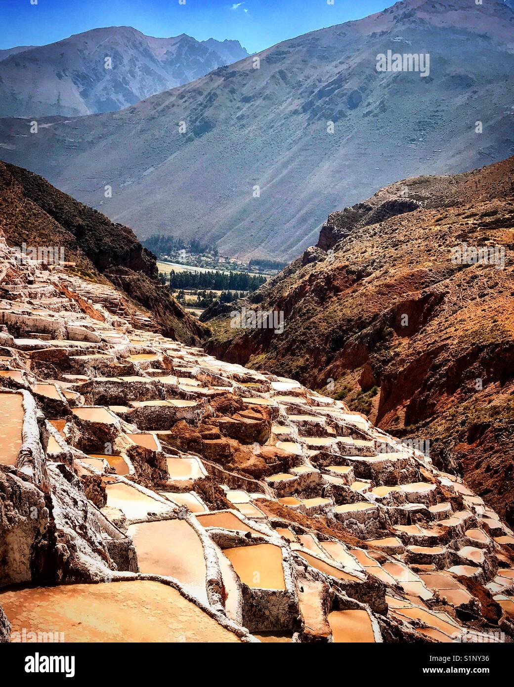 Maras le miniere di sale, la valle sacra, Perù Foto Stock