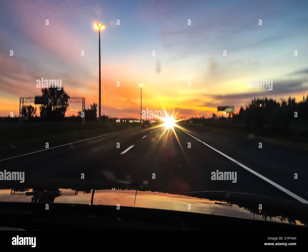 Strada al tramonto Foto Stock