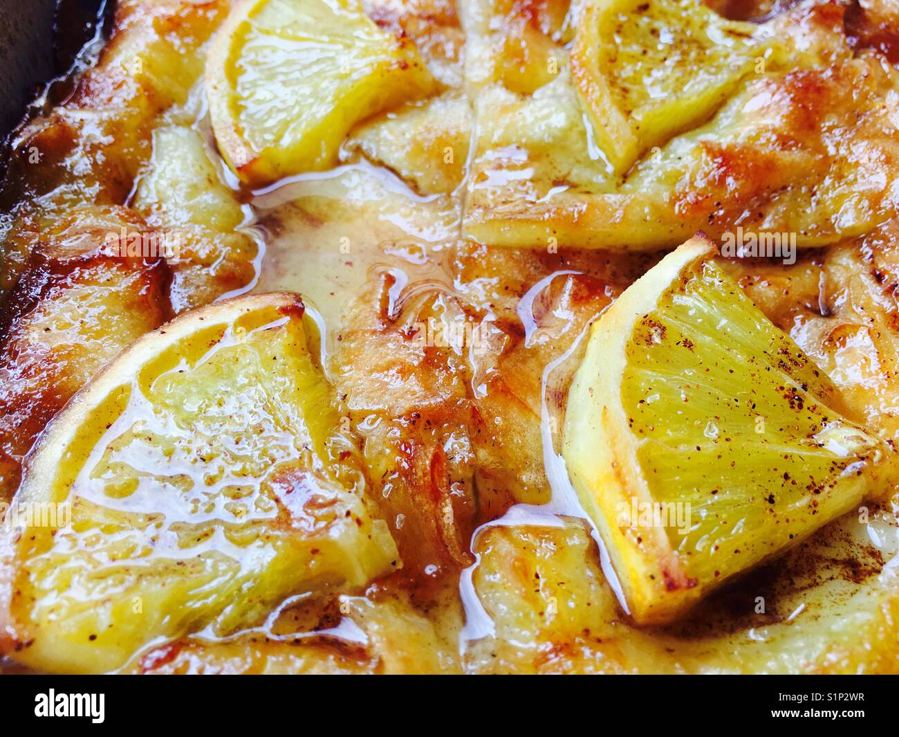 Torta arancione - greco portokalipita - Immagine stock catturata con smartphone