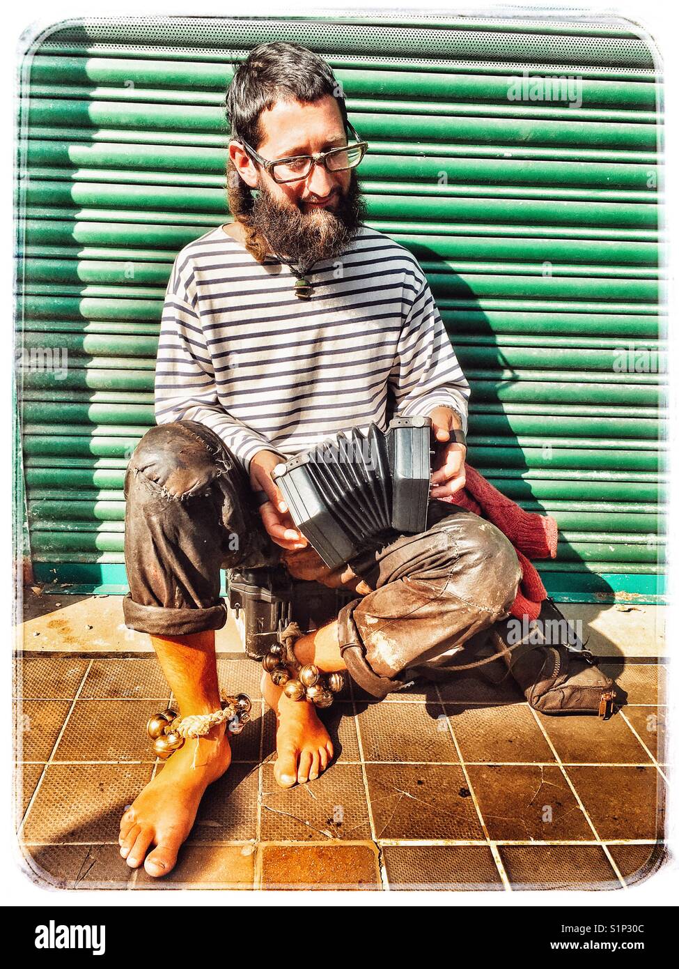 Musicista di strada - Immagine stock catturata con smartphone