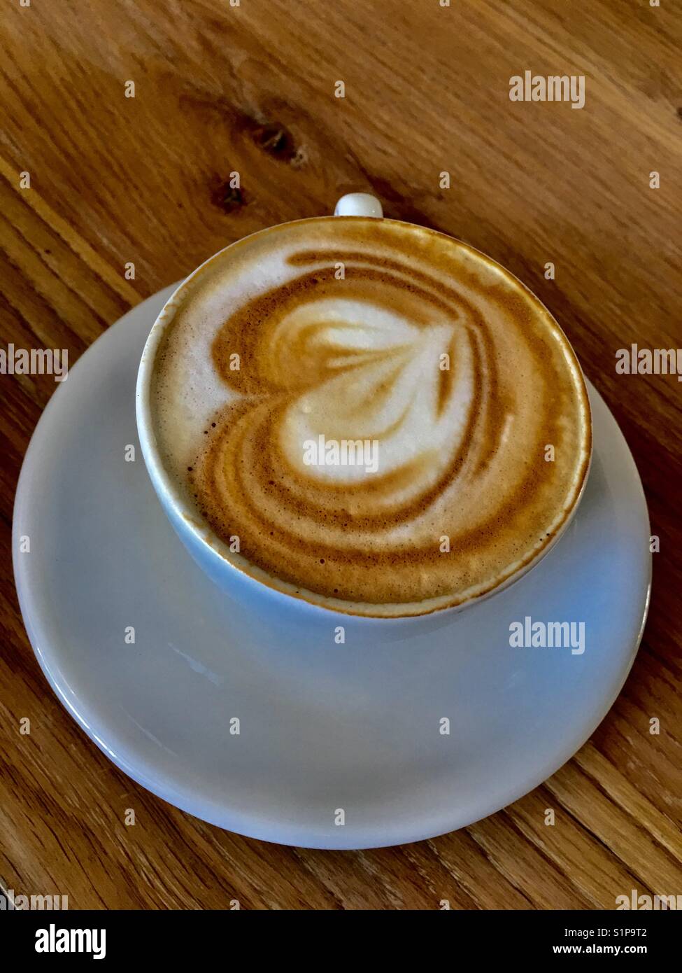 Caffè con micro cuore di schiuma - Immagine stock catturata con smartphone
