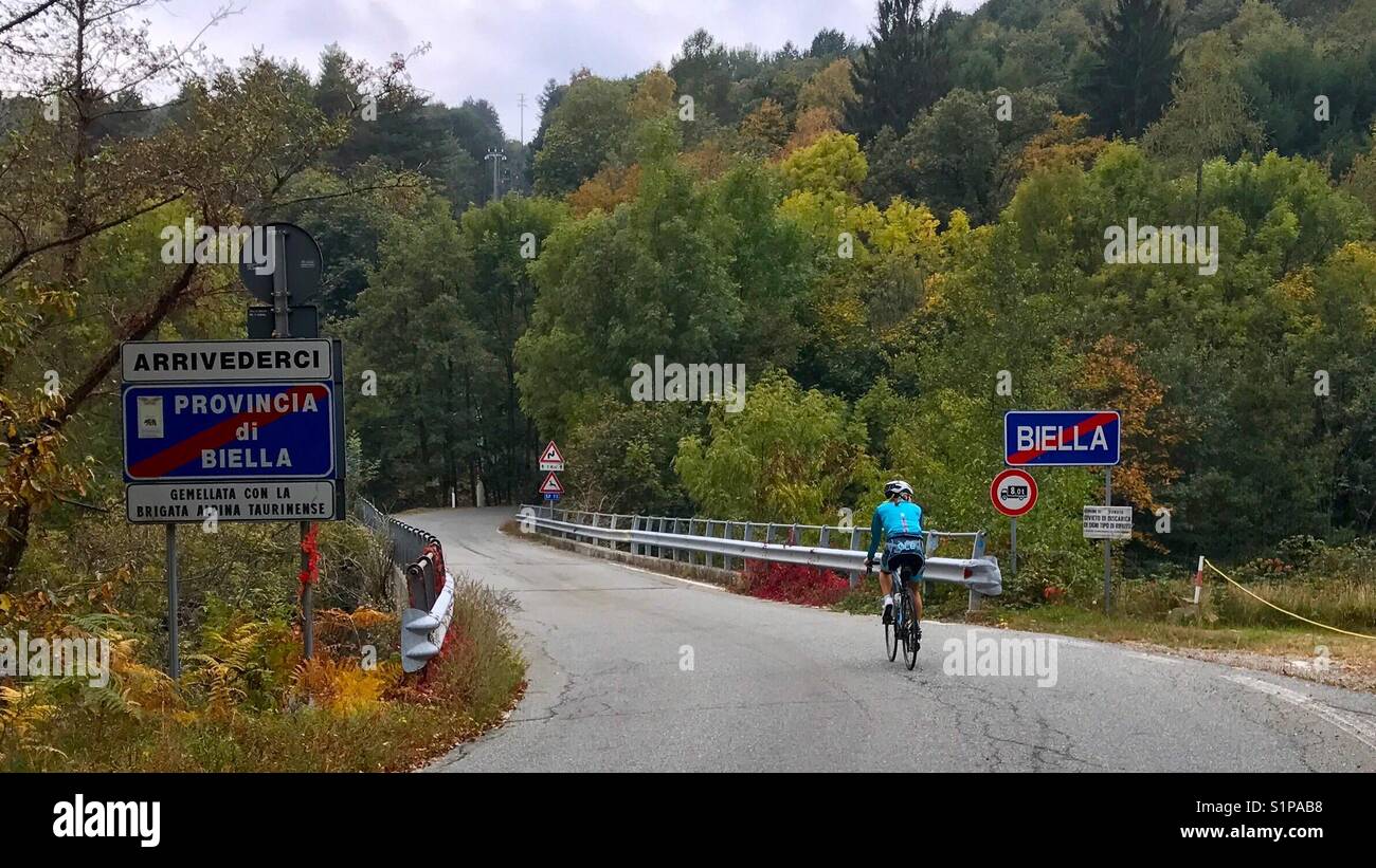 Escursioni in bicicletta autunno cicloturismo in biella biellese piemonte piemonte italia Foto Stock