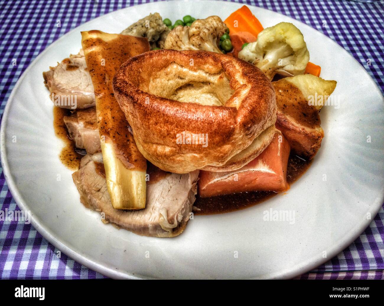 Tradizionale cena inglese con arrosto domenicale Foto Stock