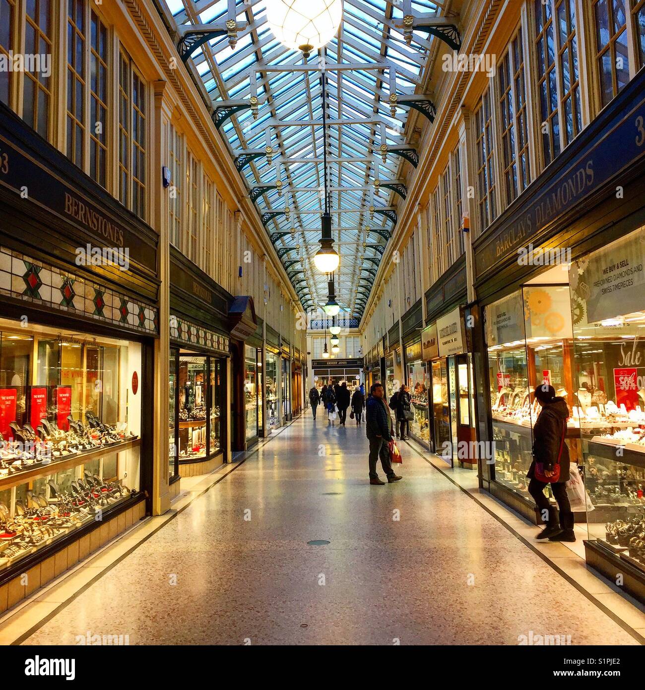 Argyll Arcade, Glasgow. Un Victorian Shopping Arcade dominato da negozi di gioielleria - dove Glaswegians tradizionalmente acquistati di innesto e gli anelli di nozze. Foto Stock
