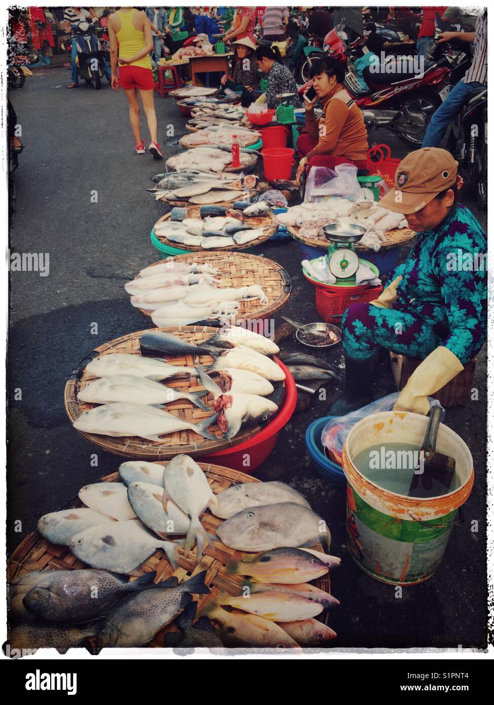 Strada dei venditori di pesce. Foto Stock