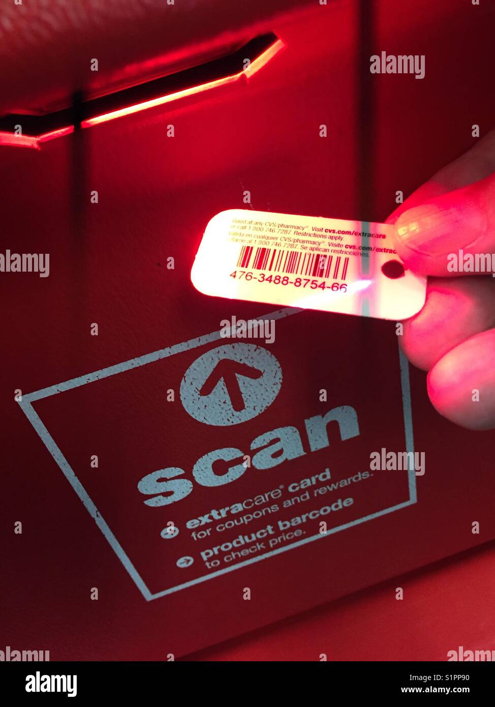 La scansione di un cliente CVS card rewards, STATI UNITI D'AMERICA Foto Stock