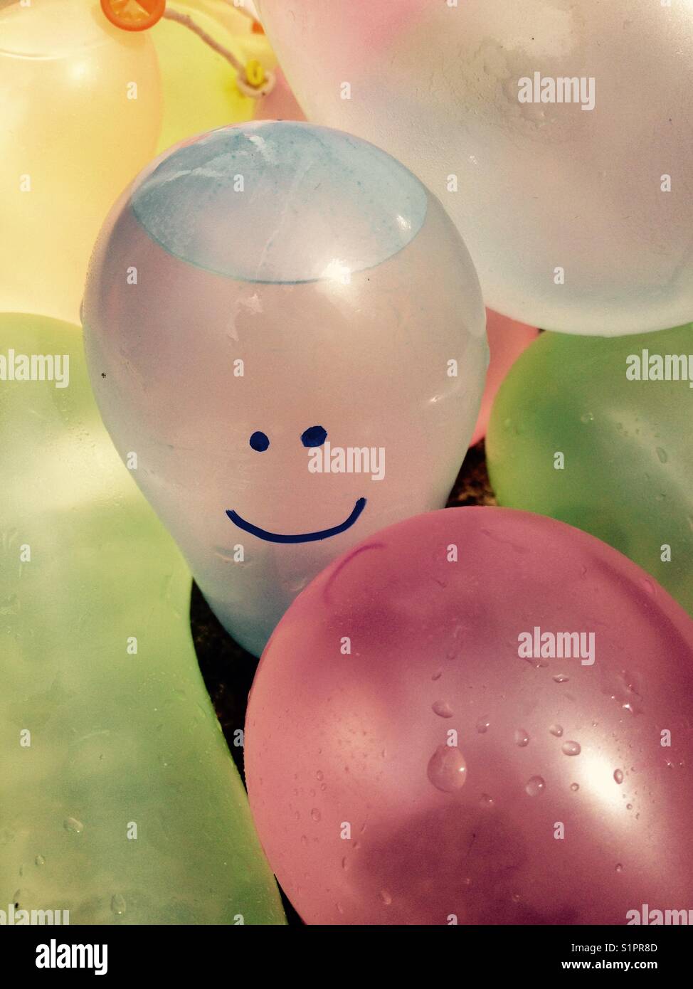 Palloncini pieni d'acqua - Immagine stock catturata con smartphone