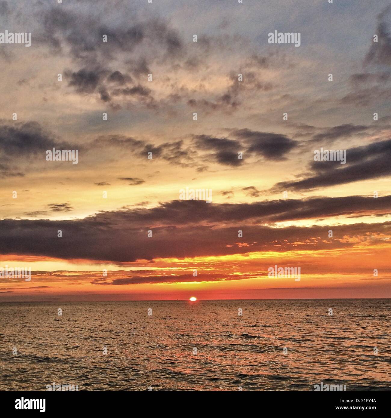 Tramonto sul mare Foto Stock