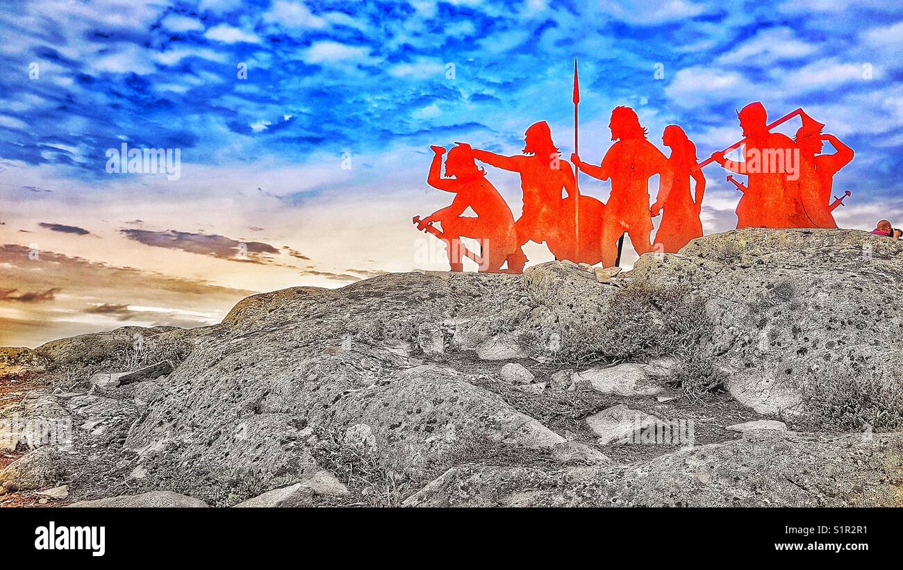 Vichinghi in acciaio scultura da Karen Van Niekerk, L'Anse aux Meadows sito patrimonio mondiale dell'UNESCO, Grande Penisola Settentrionale, Terranova, Canada - Immagine stock catturata con smartphone