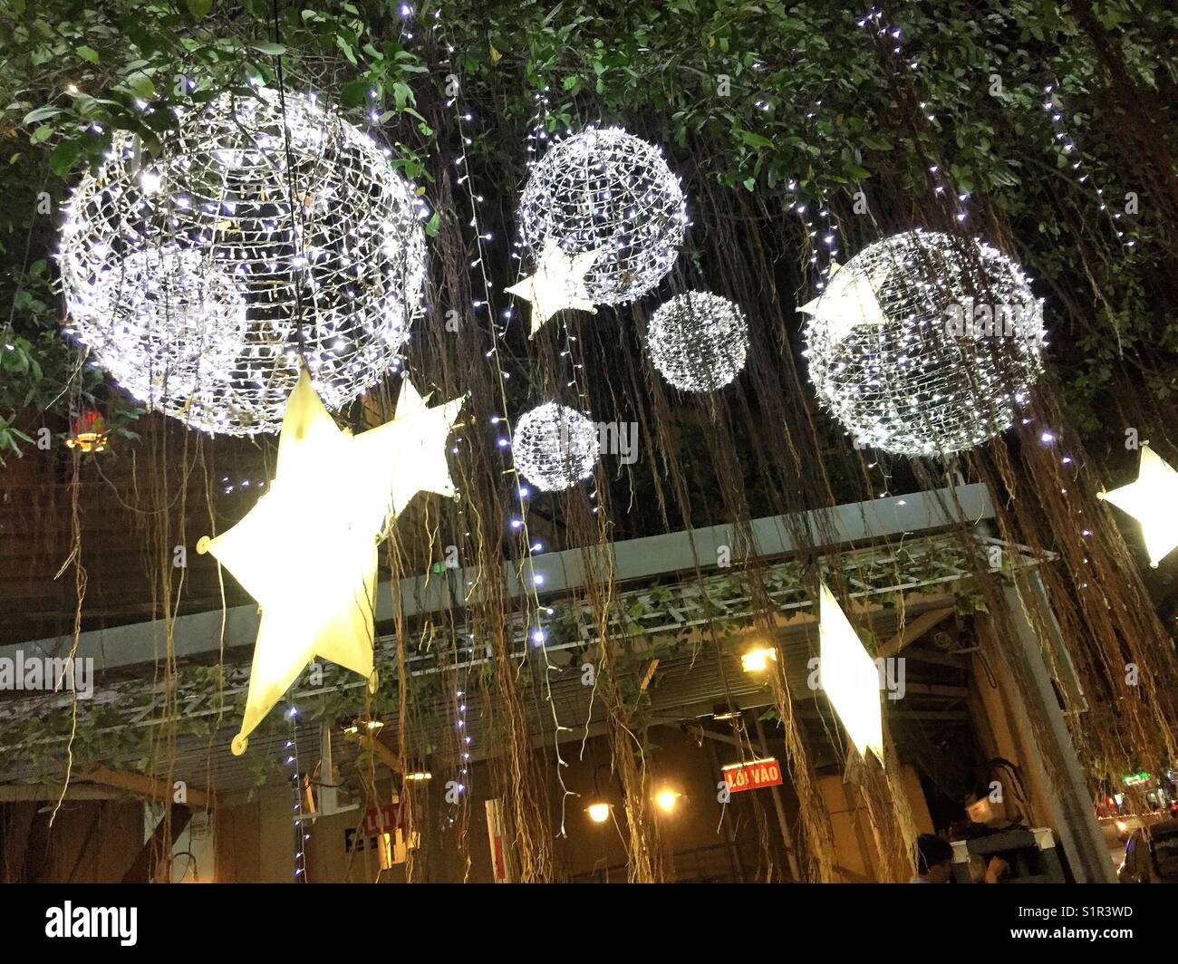 Lanterne sospese. - Immagine stock catturata con smartphone