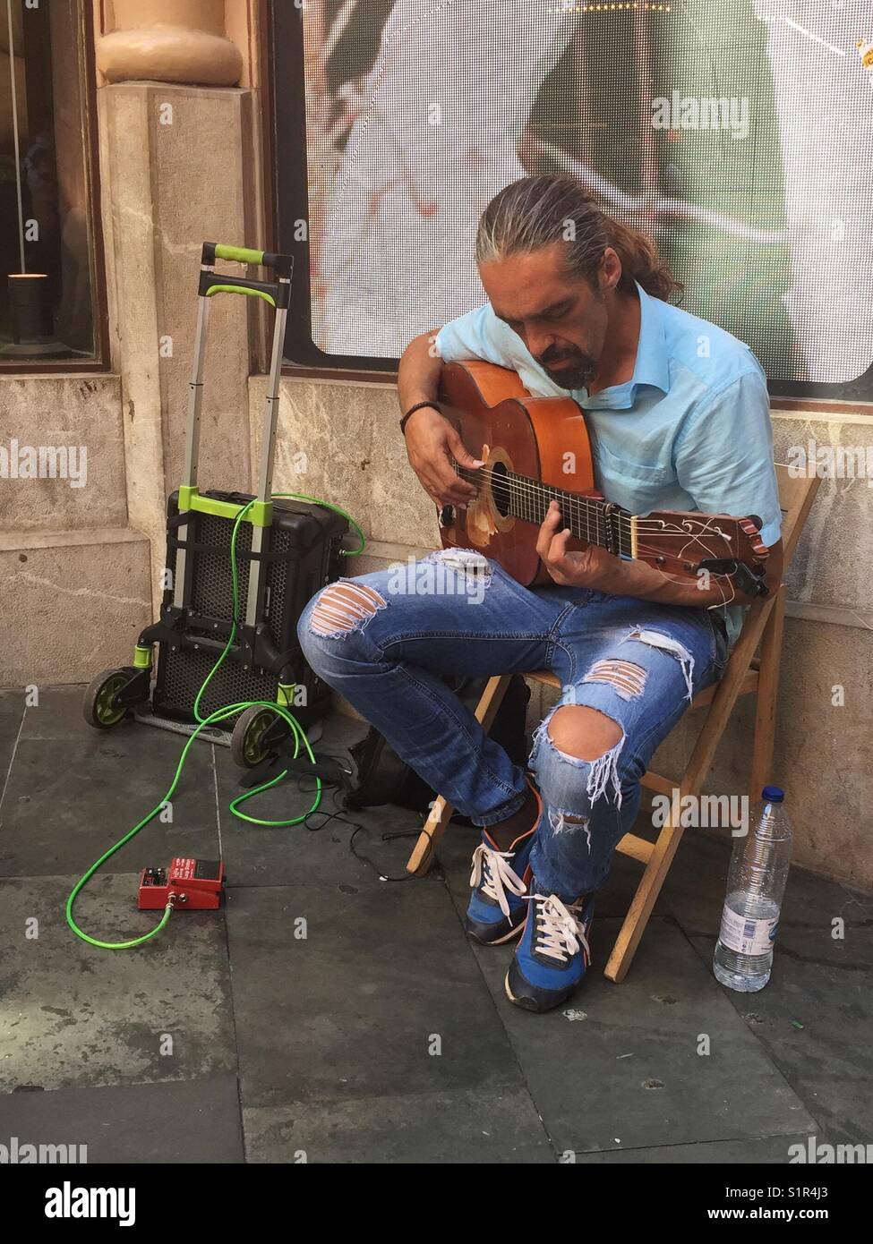 Musicista di strada in Palma - Immagine stock catturata con smartphone