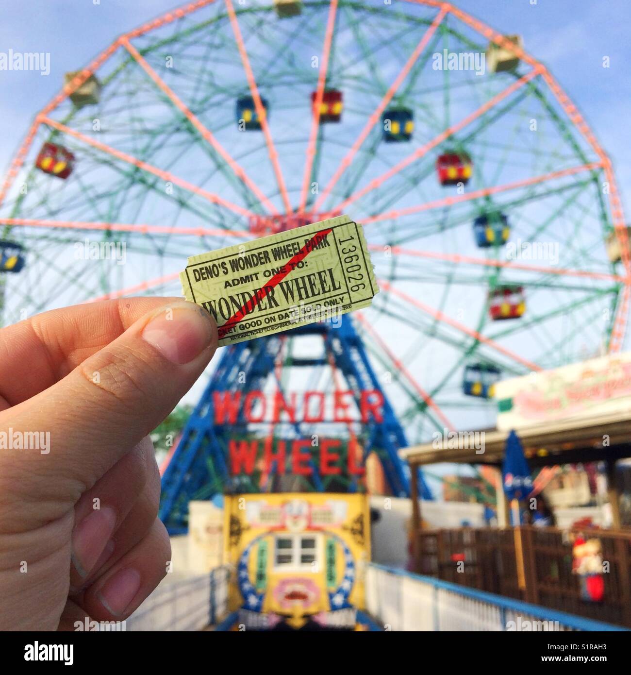Deno meraviglia dell'feris ruota a ruota, Coney Island, Brooklyn, New York, Stati Uniti d'America. Foto Stock