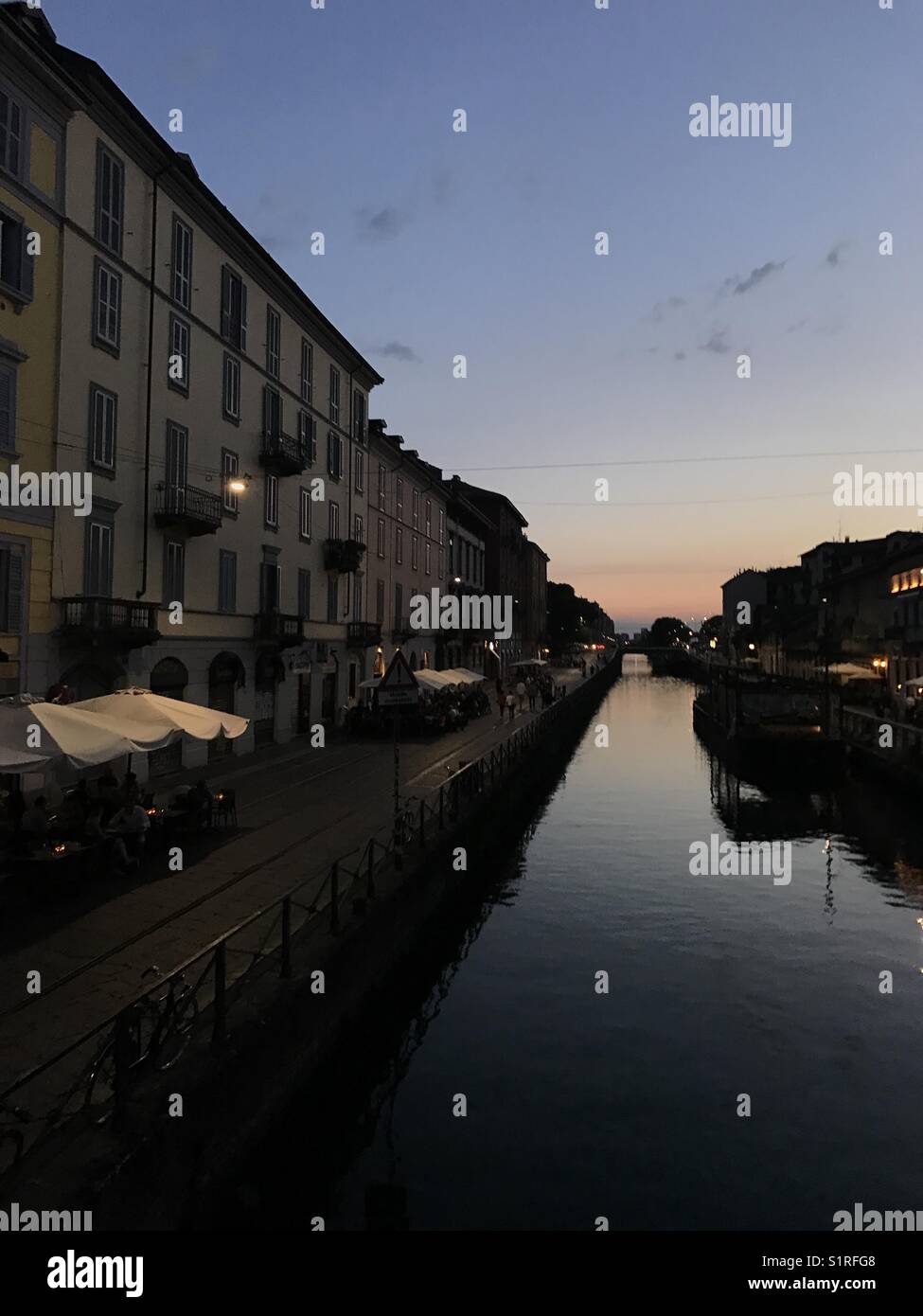 Canal sera a Milano Foto Stock