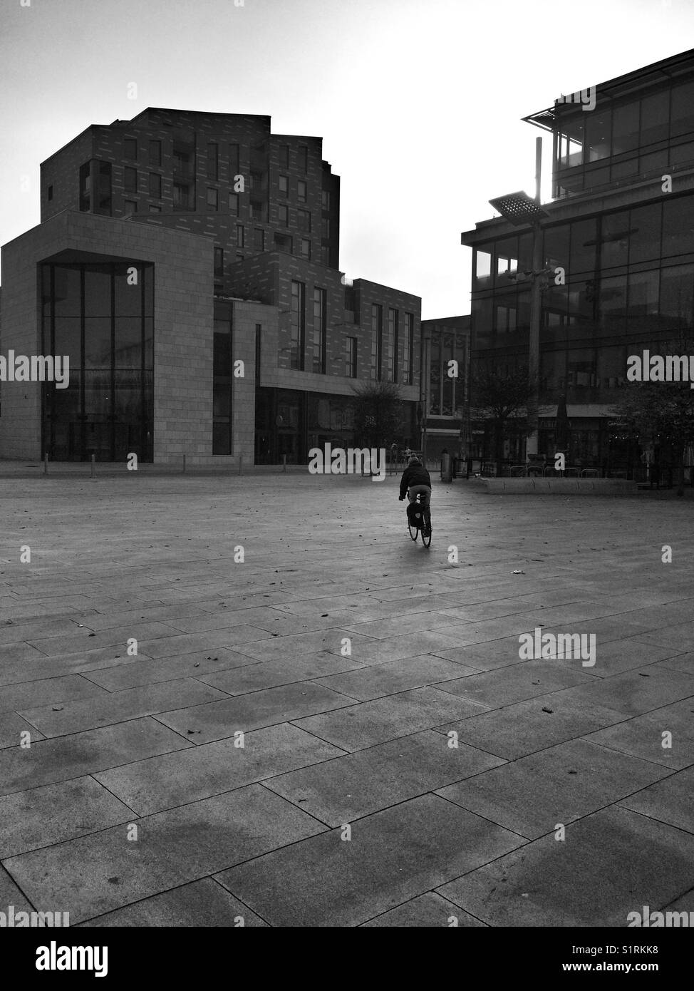 Escursioni in bicicletta in piazza vuota Foto Stock