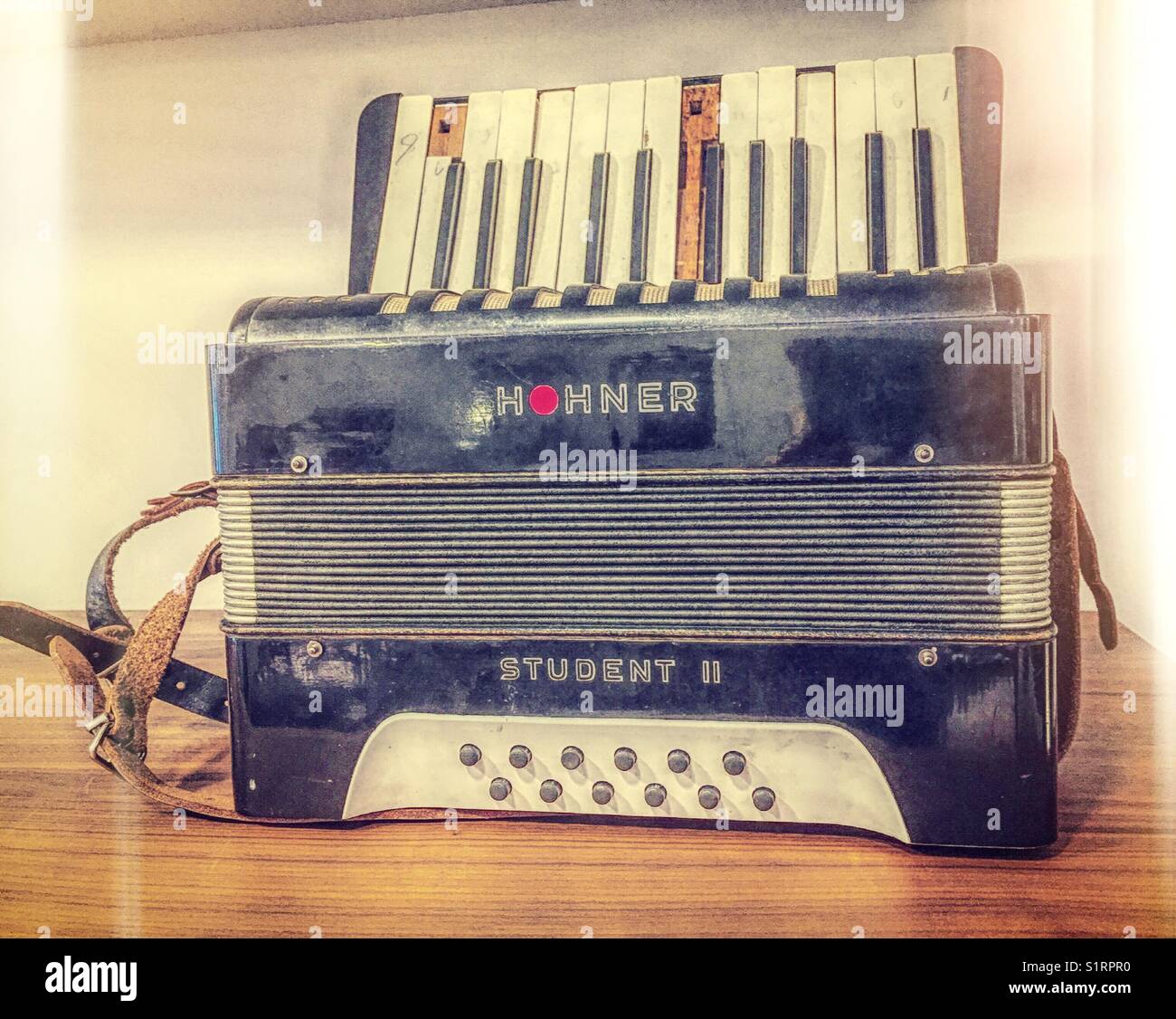 Close up di fisarmonica vintage, STATI UNITI D'AMERICA - Immagine stock catturata con smartphone