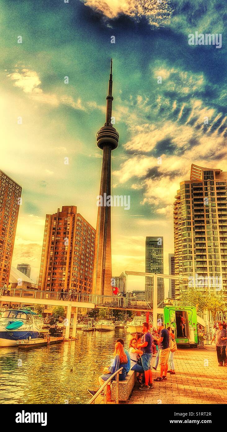 Harbourfront Park con la CN Tower, Toronto, Ontario, Canada Foto Stock