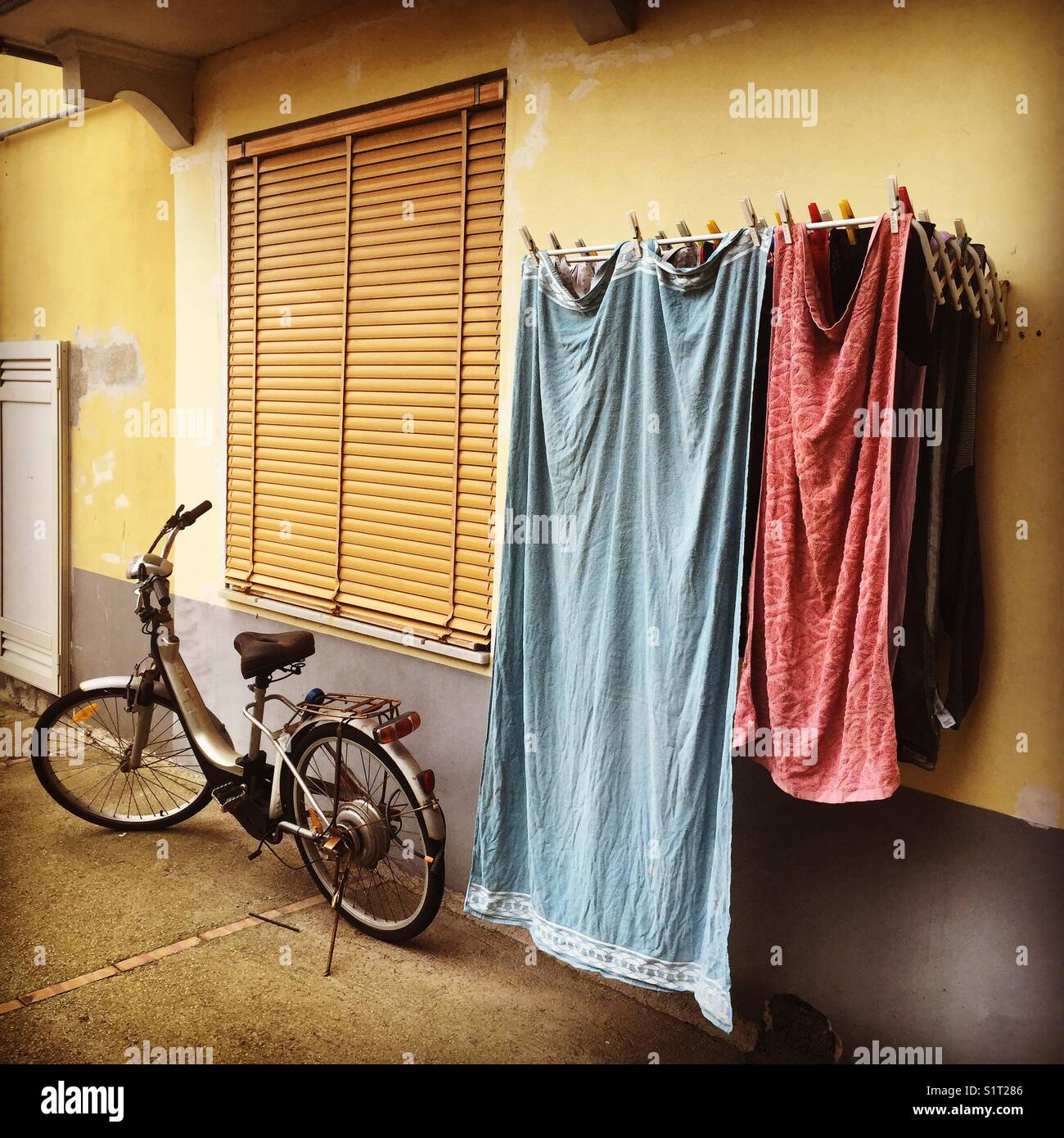 Servizio lavanderia giorno a sorrento, Italia Foto Stock