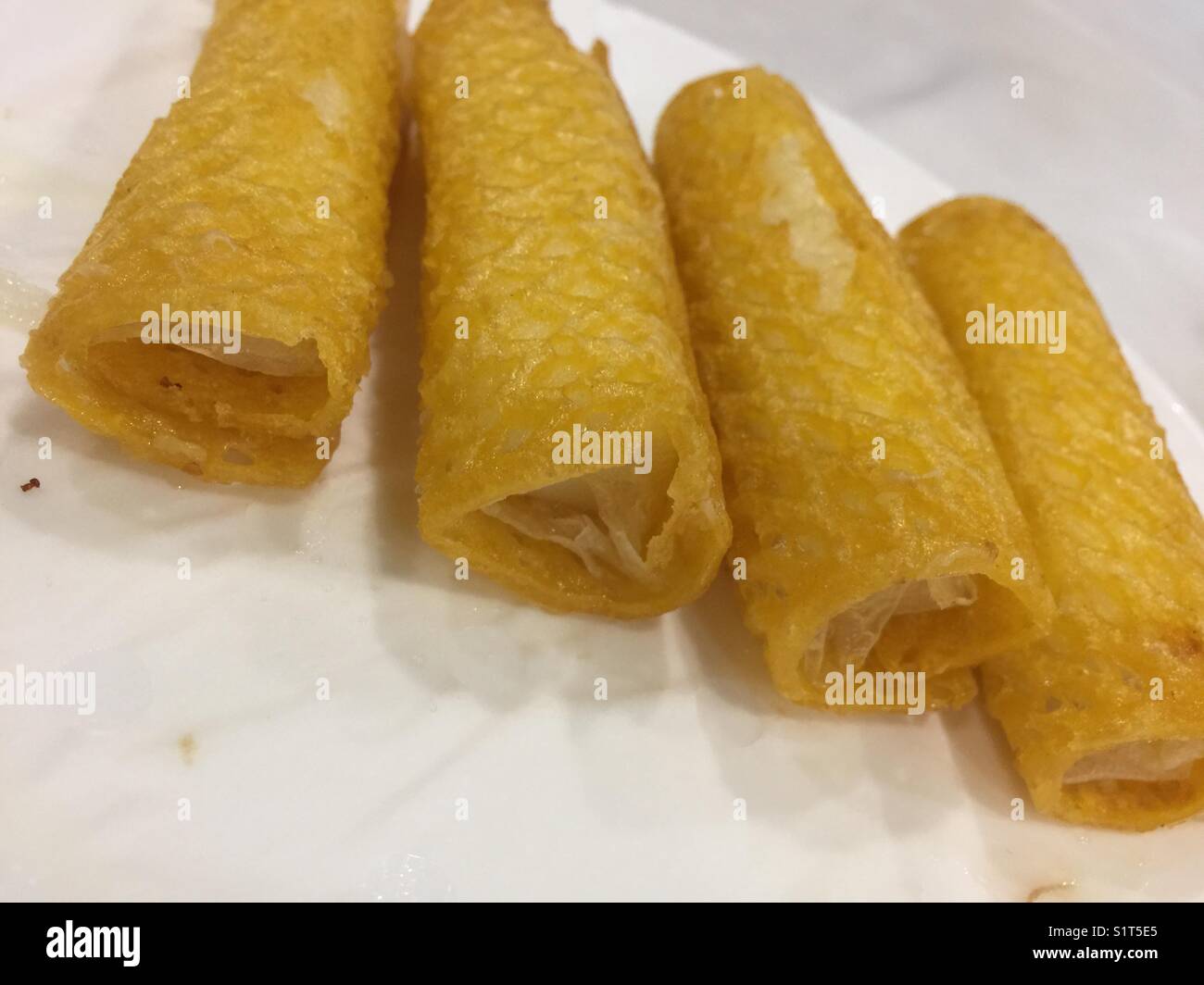 Dum somma nomi spring roll. Questo è comune il cibo al ristorante cinese. Foto Stock