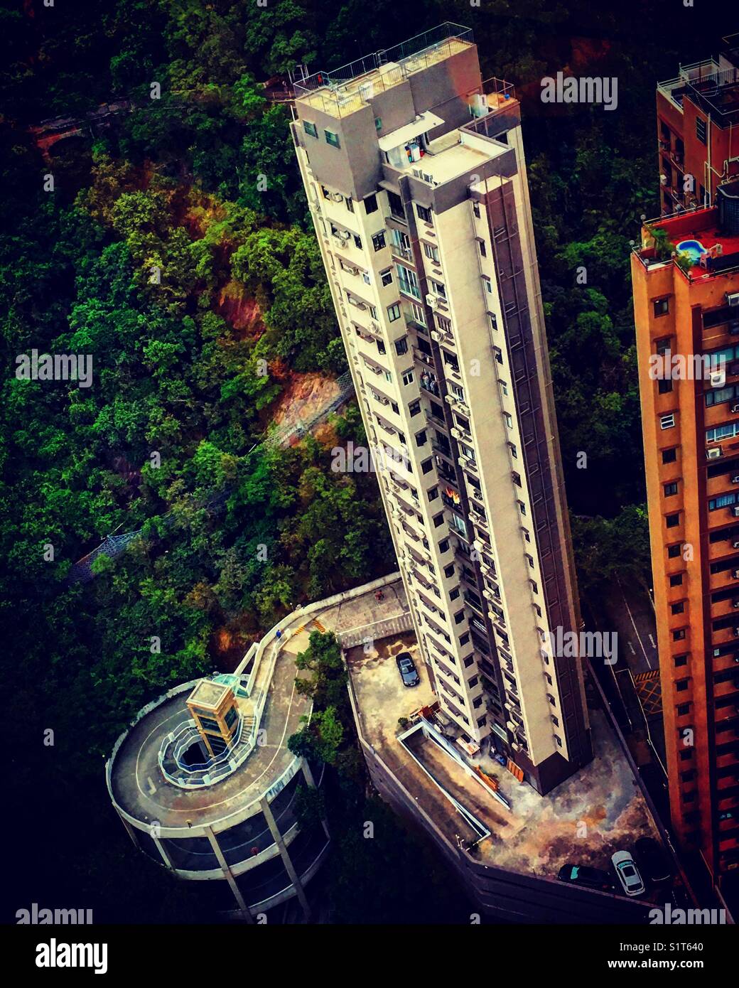 L'entrata del parcheggio di una torre in hing kong island Foto Stock