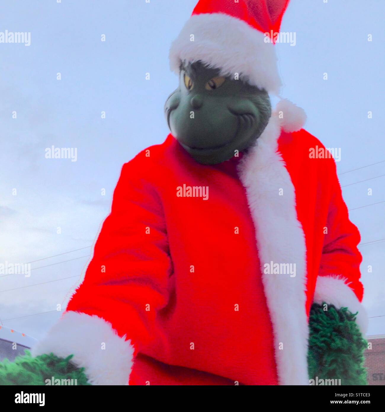 Santa Grinch alla parata di Natale Foto Stock