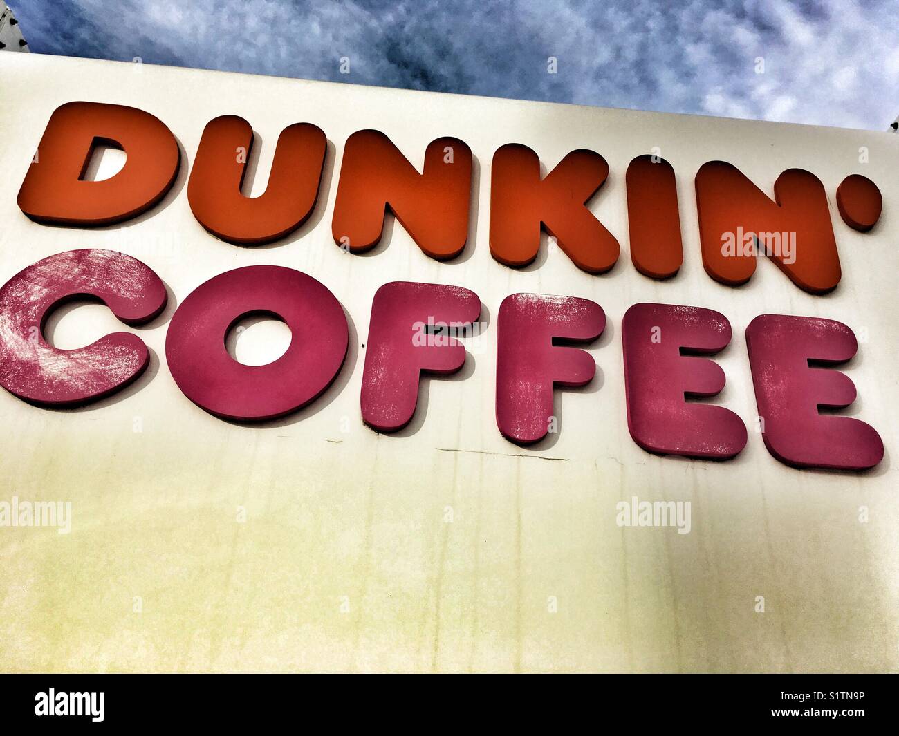 Dunkin logo di caffè - Immagine stock catturata con smartphone