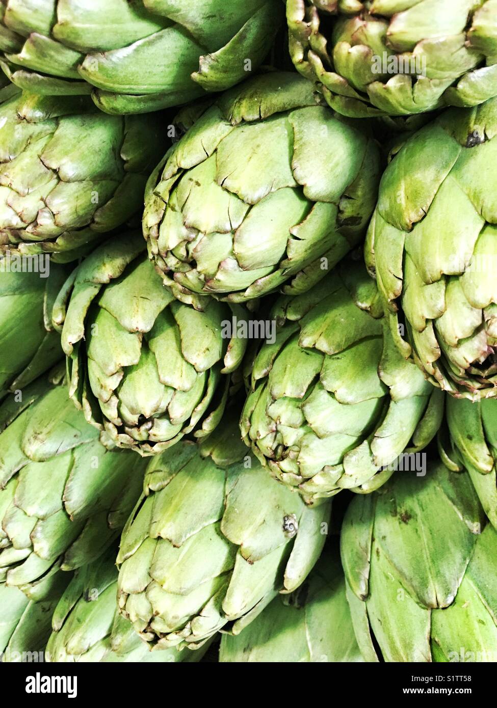 I carciofi sul mercato, Malaga,Spagna - Immagine stock catturata con smartphone