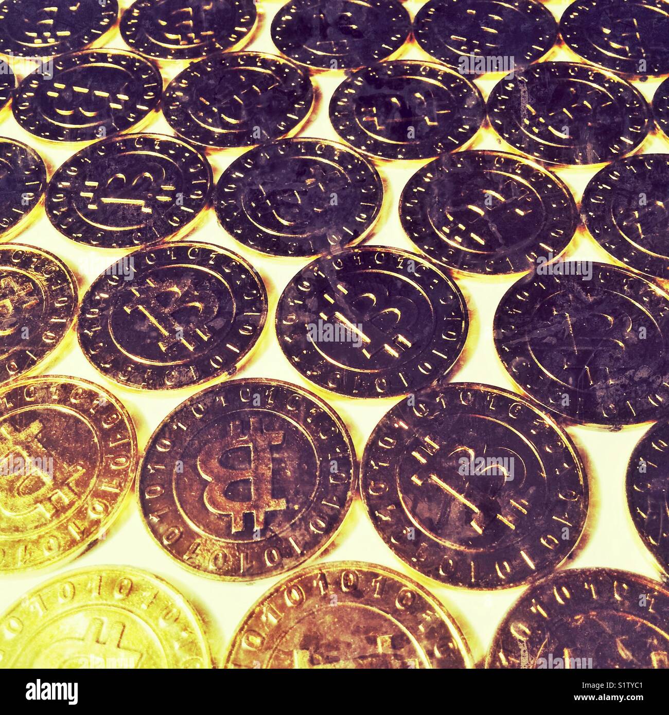 Bitcoin monete - Immagine stock catturata con smartphone