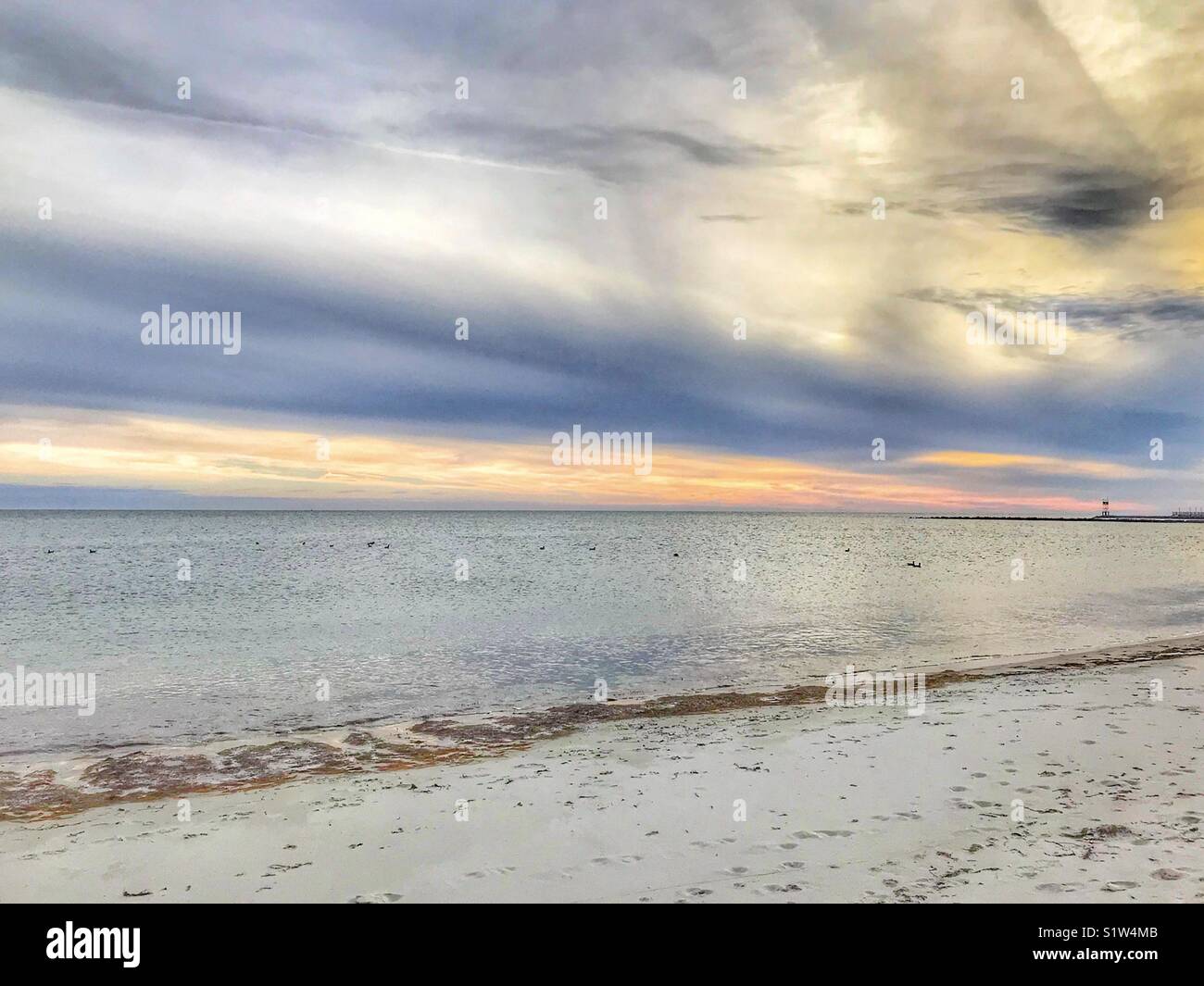 Tranquilla baia al tramonto a Cape Cod Foto Stock