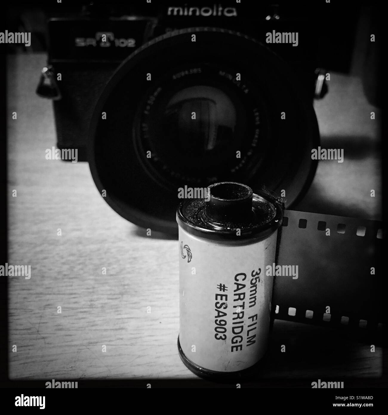 Vecchia telecamera cinematografica con film Foto Stock