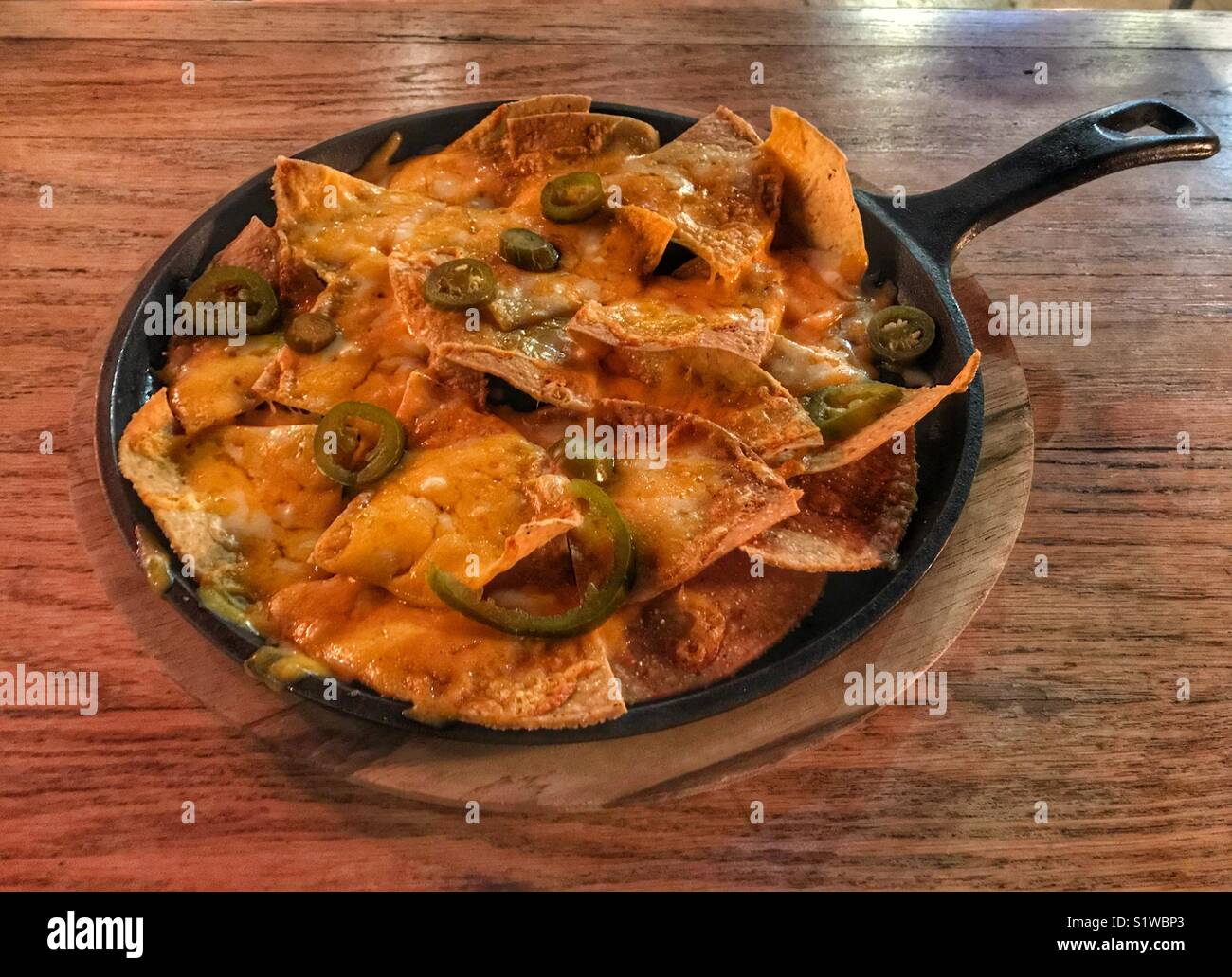 Nachos con formaggio sulla parte superiore Foto Stock
