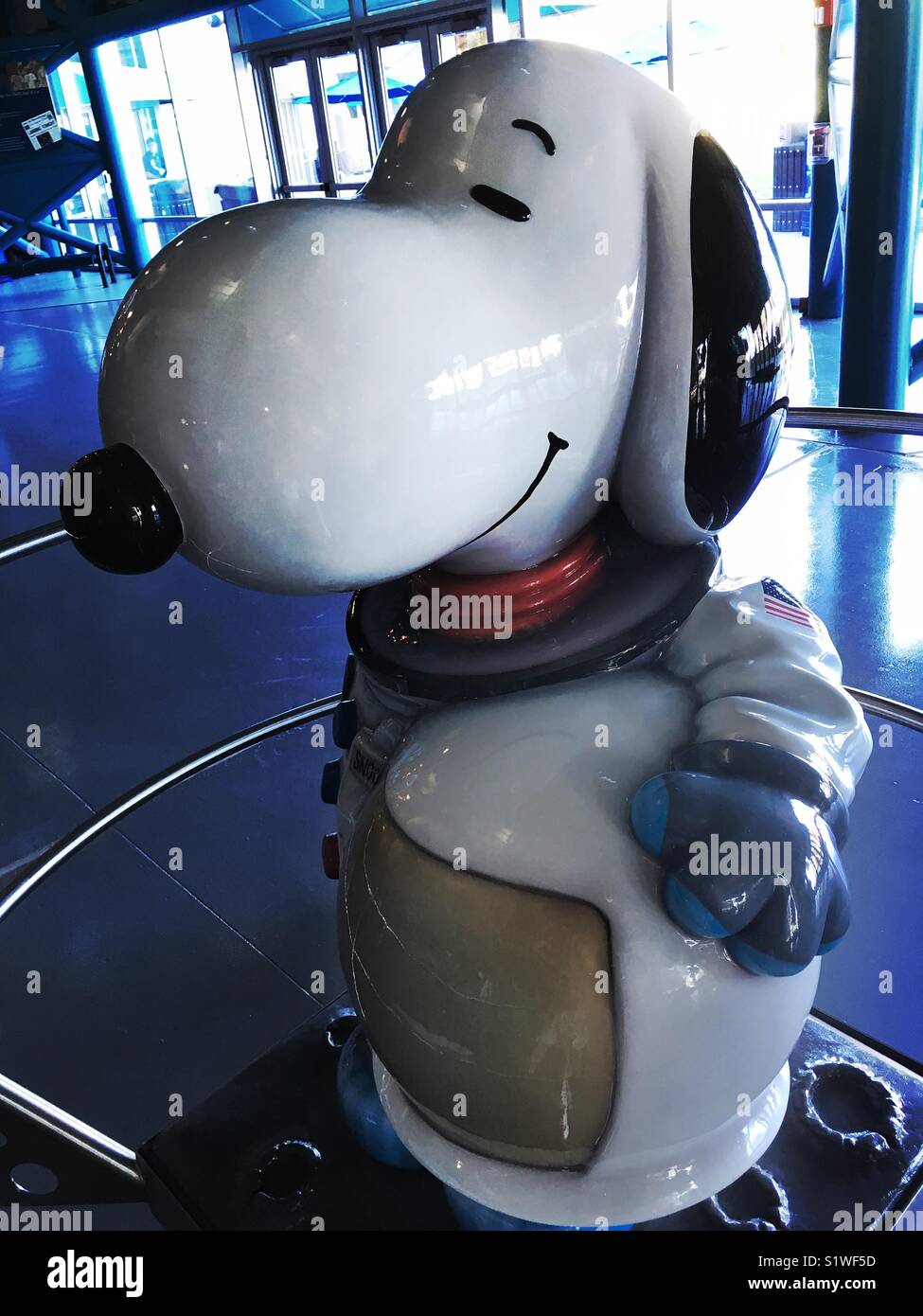 Snoopy astronauta statua del Saturn V Center presso il Kennedy Space Center Foto Stock