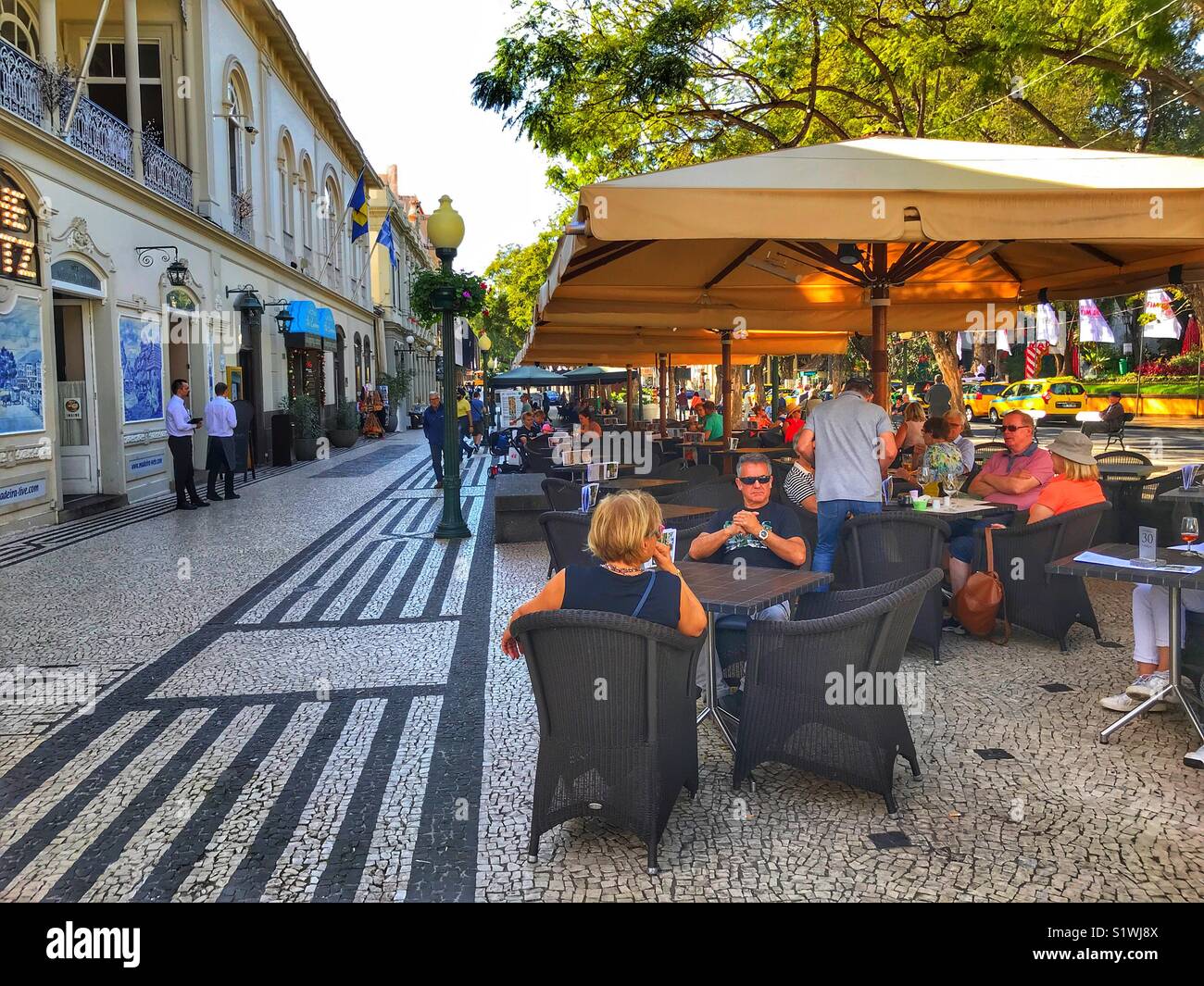 Facciata e open-air cafè dell'Hotel Ritz, Funchal, Madeira, Portogallo Foto Stock