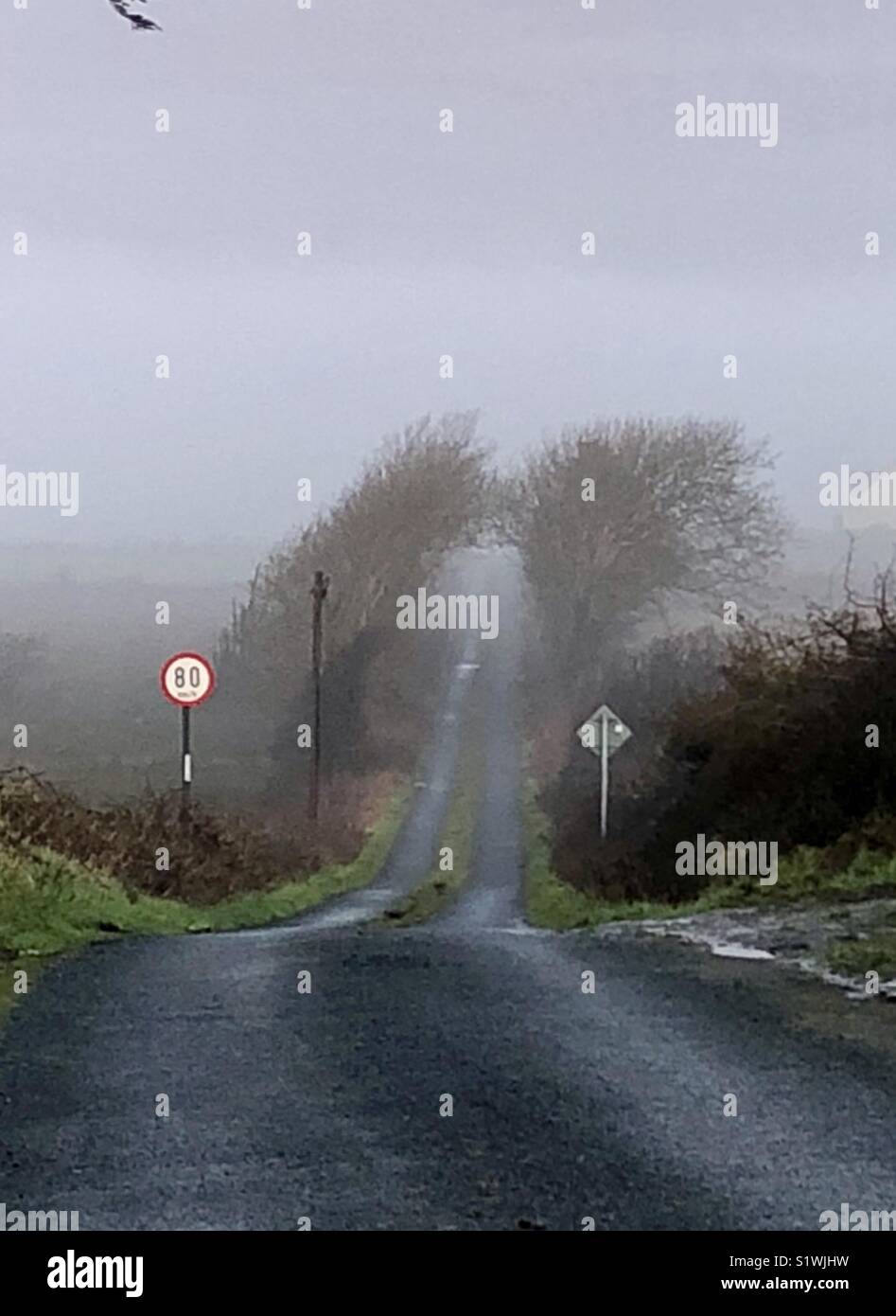 Foggy corsie, Wild Atlantic modo, Irlanda - Immagine stock catturata con smartphone