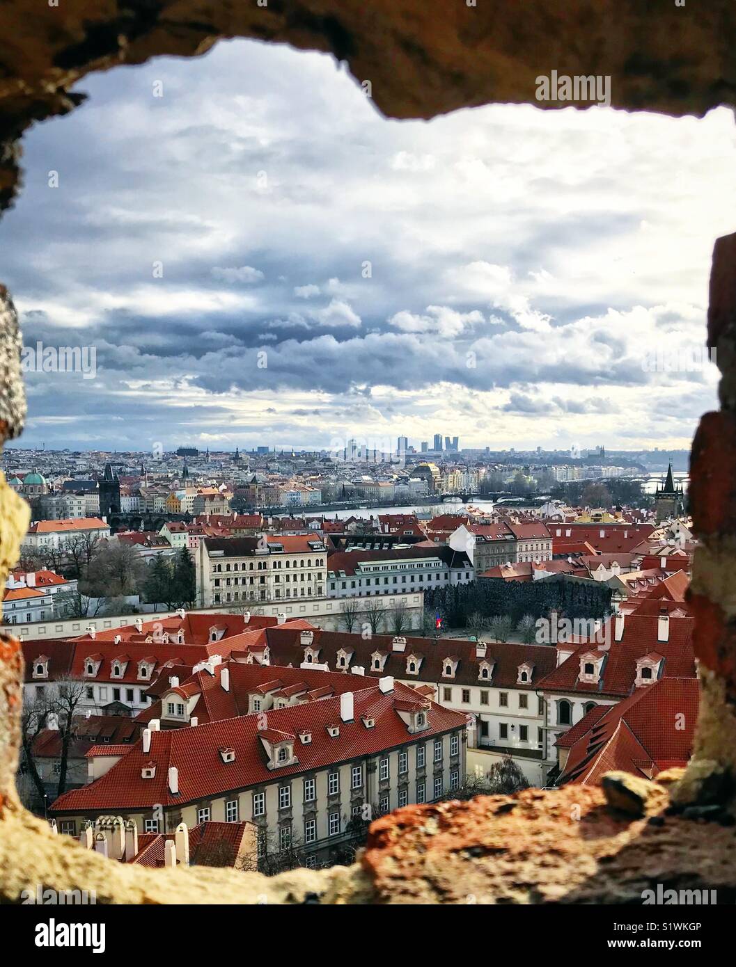 Una piacevole vista di Praga dal suo castello squarcio. Foto Stock