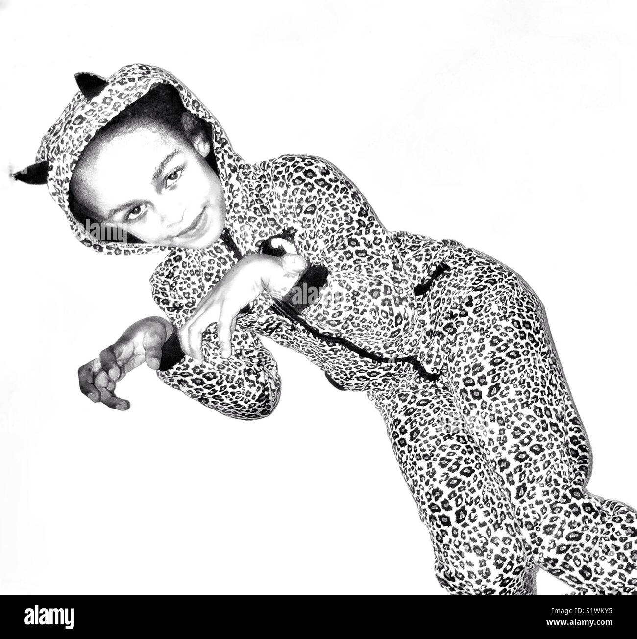 Ragazza in un gatto grande costume. - Immagine stock catturata con smartphone