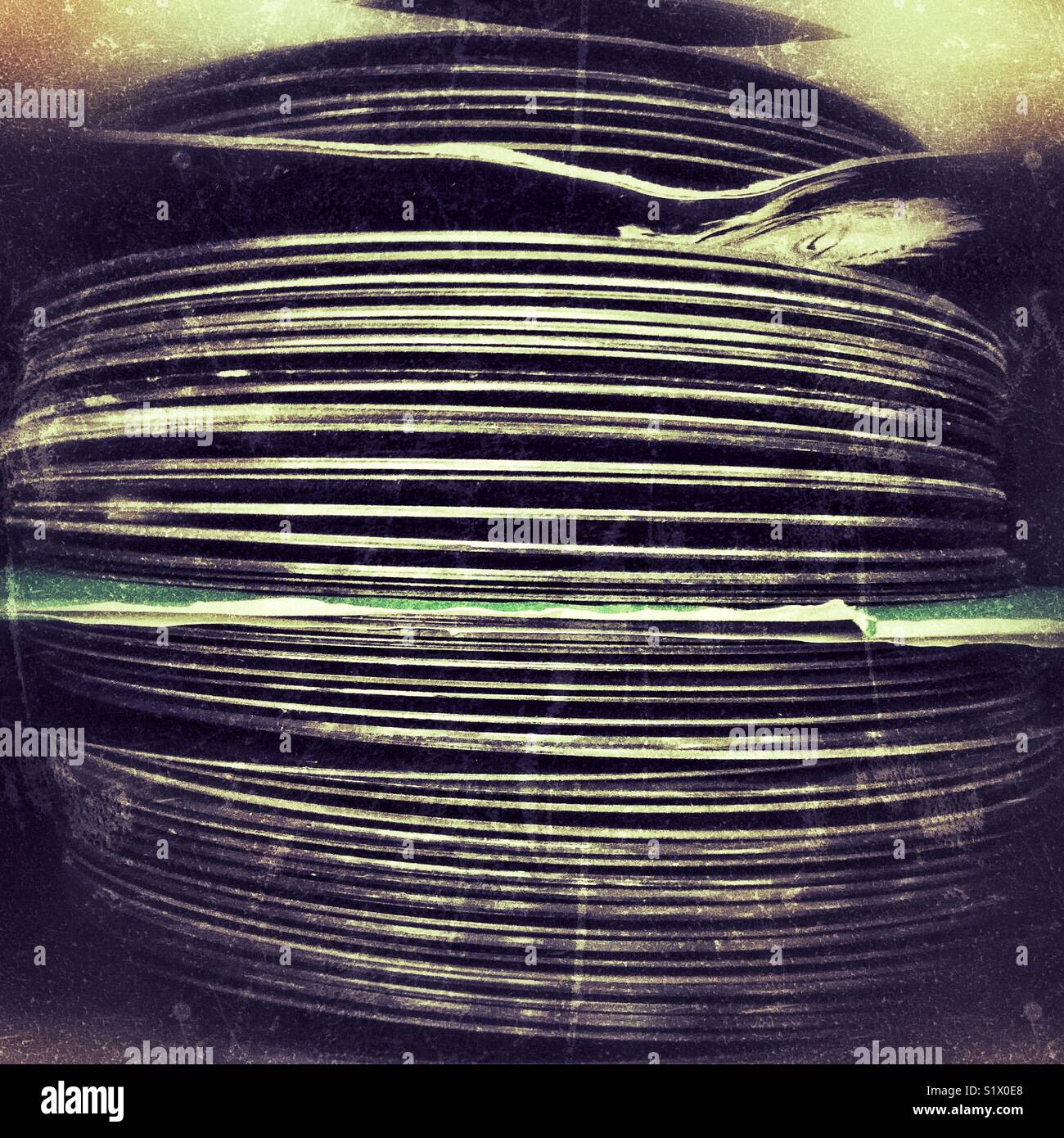 Da sopra, creative immagine di 7 pollici (dimensione 45) vinile album collection in una scatola Foto Stock