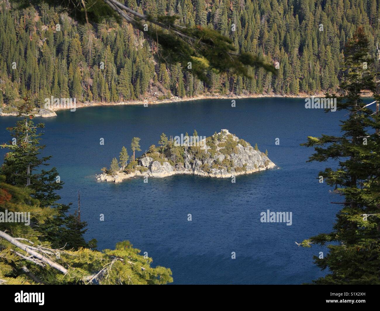 Un piccolo isolotto in Lake Tahoe Foto Stock