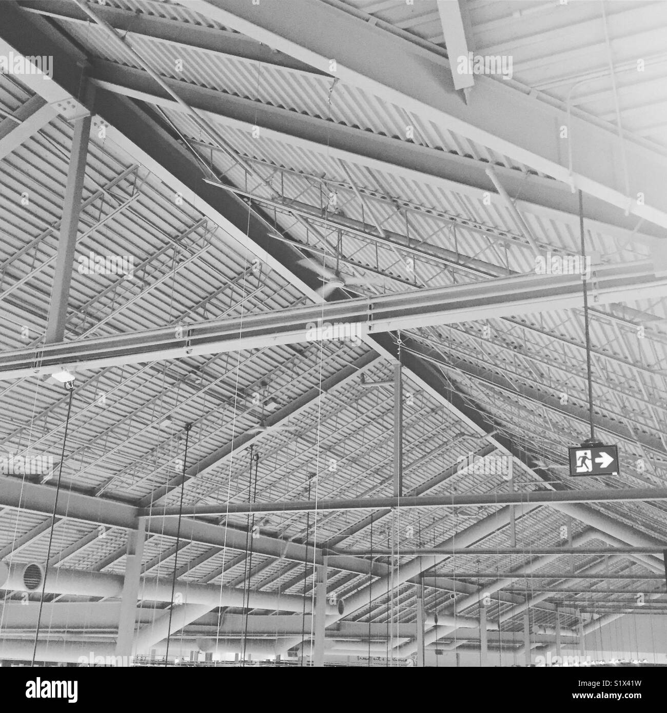 L'interno di un tetto con cavi di sospensione di K.R. Foto Stock