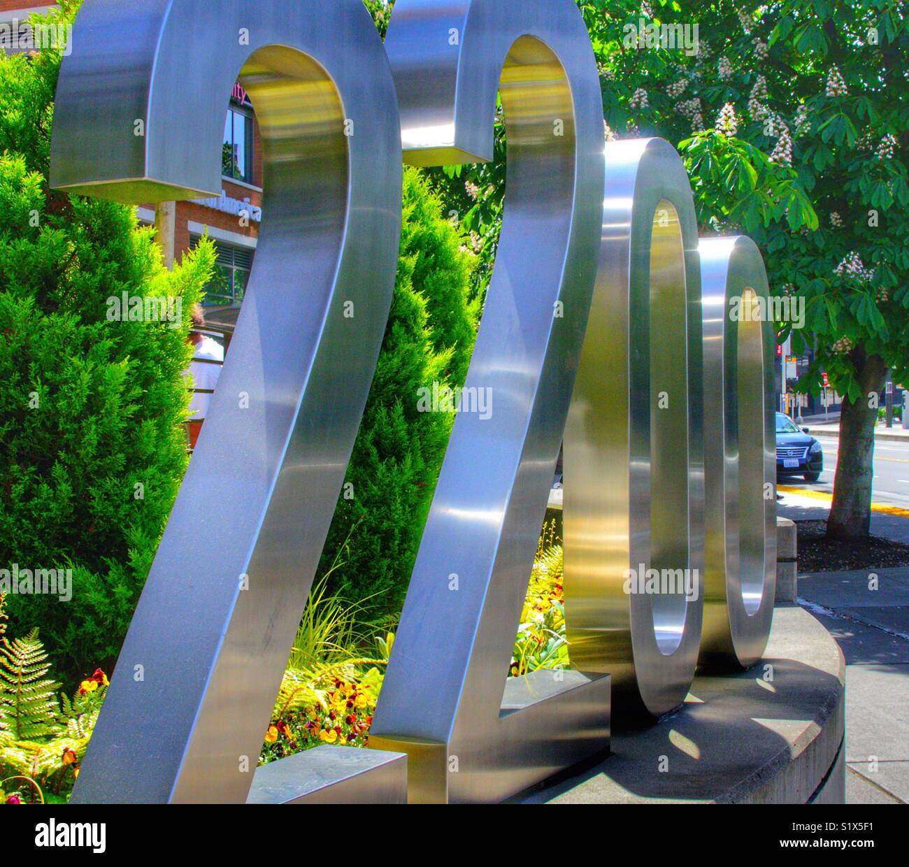 Il numero 2200 al di fuori di un edificio su W. Lago Ave. in Seattle Washington - Immagine stock catturata con smartphone