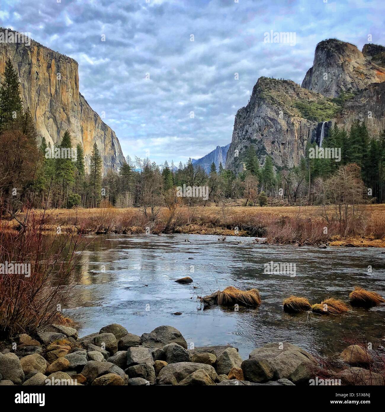 Merced River nel Parco Nazionale di Yosemite Foto Stock